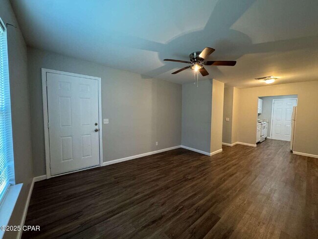 Foto del edificio - 4006 E 11th St