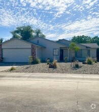 Building Photo - 2957 Seminole Dr