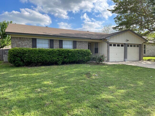 Building Photo - 5712 Twin Oaks Dr