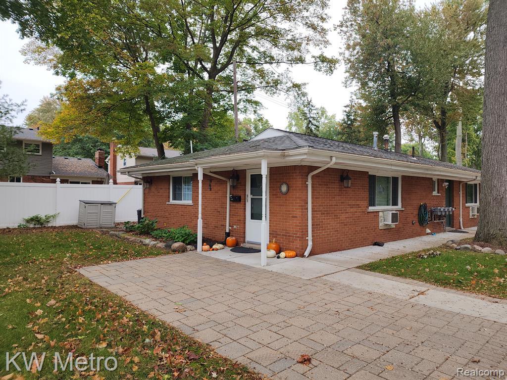 Foto principal - 705 W 13 Mile Rd