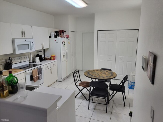 Building Photo - 3 br, 2.5 bath Townhome - 2155 Hacienda Ter