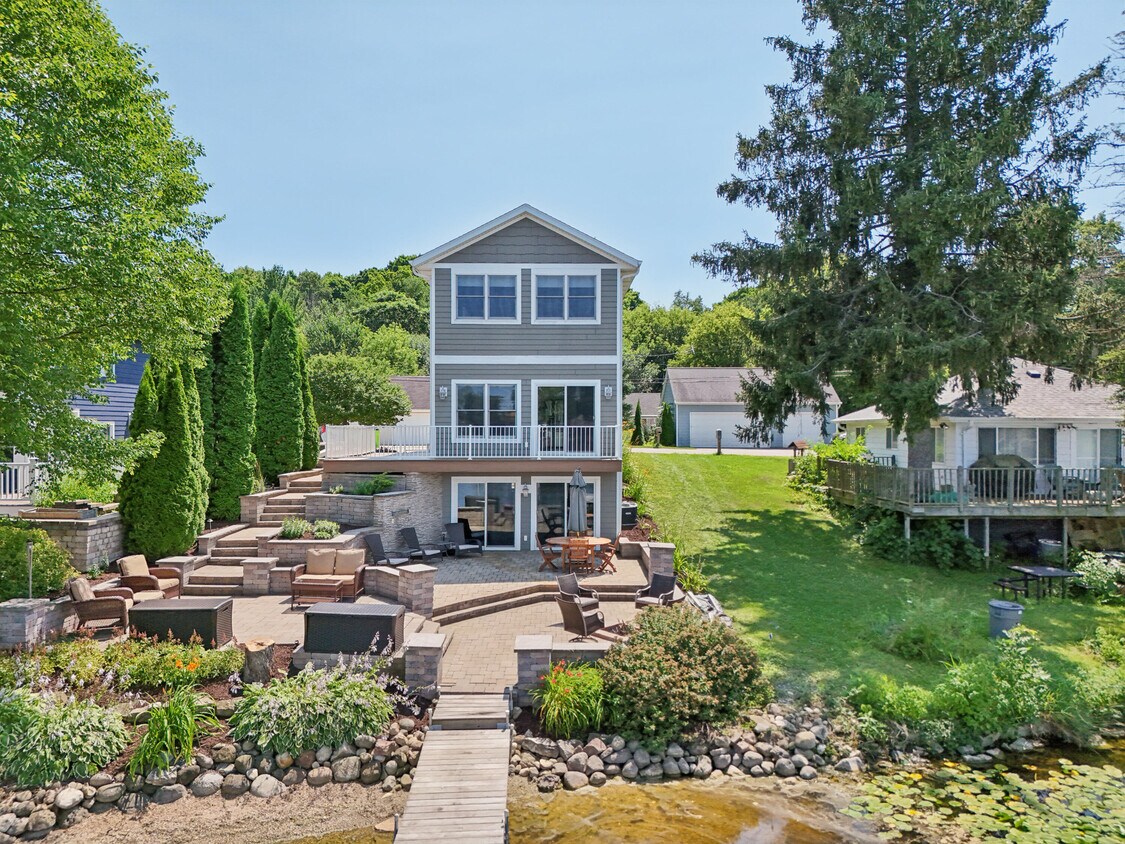 Foto principal - 3362 S Shore Dr