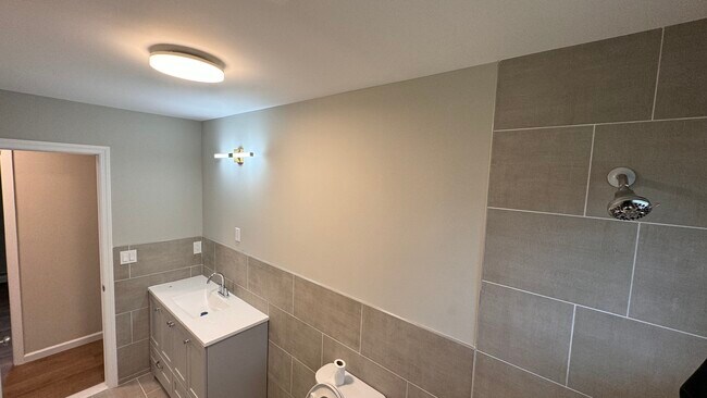 Building Photo - 20 Poplar Pl