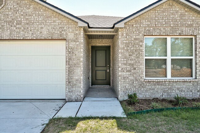 Foto del edificio - Charming New build!