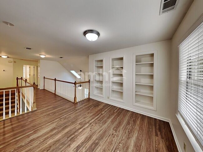 Building Photo - 6536 Arvington Way
