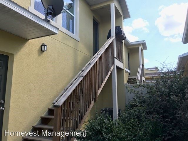 Building Photo - 8701 Via Trieste Dr