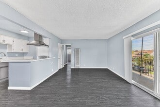 Building Photo - 1121 Daisy Ave