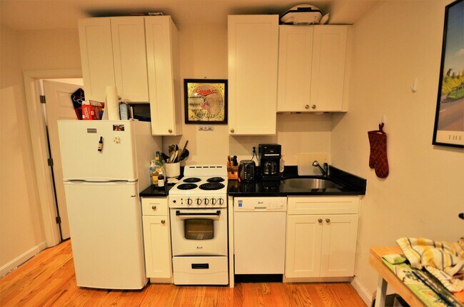 Foto del edificio - 70 Westland Ave