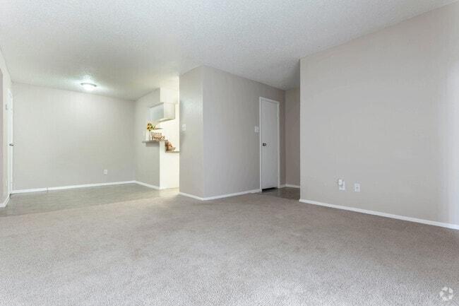 Sala de estar, cocina y comedor - Madison at Bear Creek Apartments