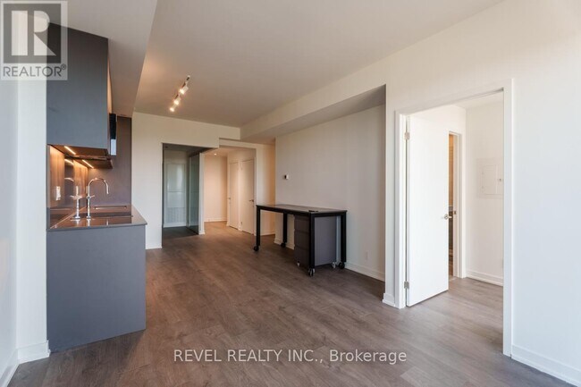 Building Photo - 39 Mary St