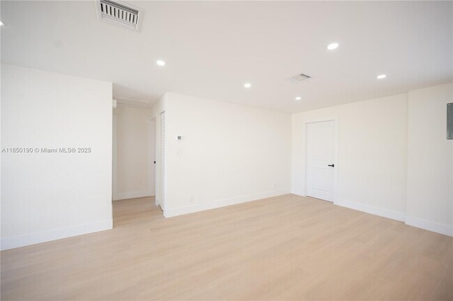 Foto del edificio - 3751 NE 17th Ave