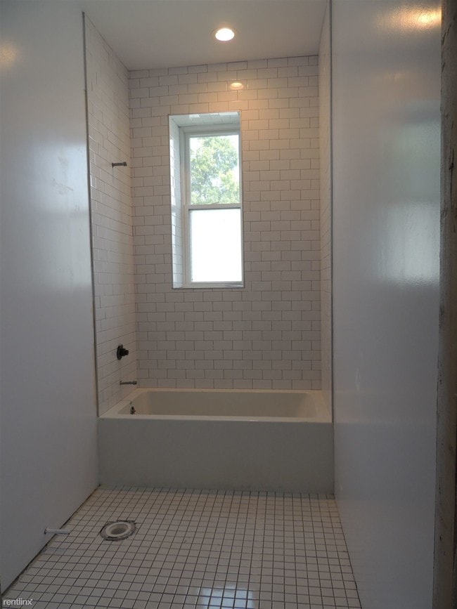 Building Photo - 3428 W Belden Ave