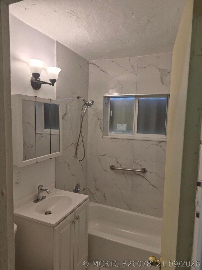 Foto del edificio - 6720 NW 5th Pl