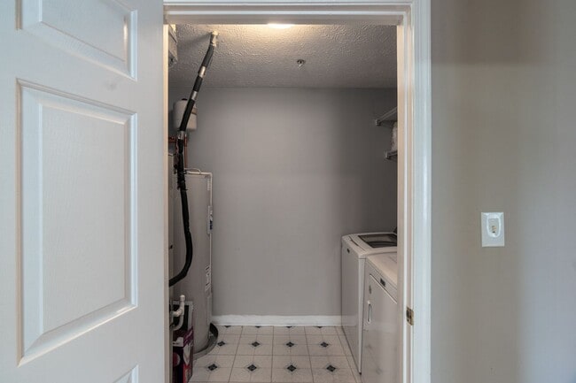 Building Photo - 689 Winding Stream Way