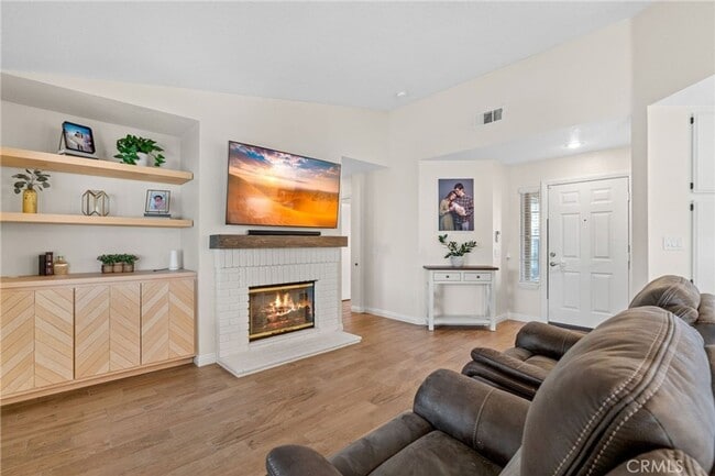 Building Photo - Single Story Home in the sought after Char...