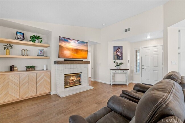 Foto del edificio - Single Story Home in the sought after Char...