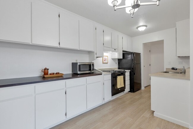 Building Photo - 955 Shorepoint Court Unit 101