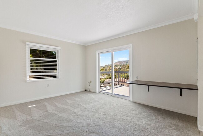 Foto del edificio - Coastal 1 Bed, 1 Bath with Ocean Views in 55+ Community in Laguna Beach!