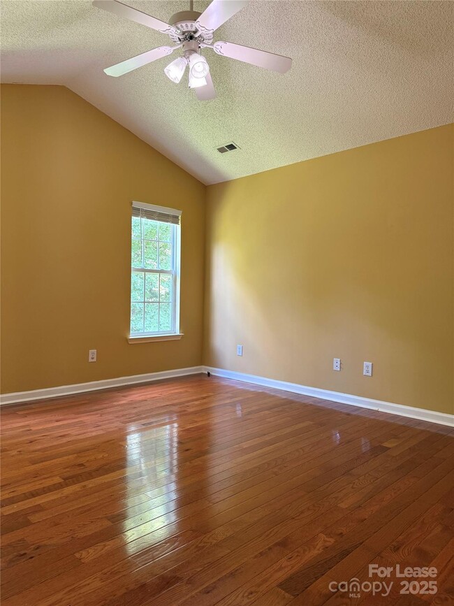 Building Photo - 8804 Clifton Meadow Dr