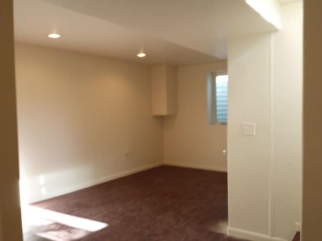 Building Photo - 4 Bedroom 2 Bath Home, $2500/month