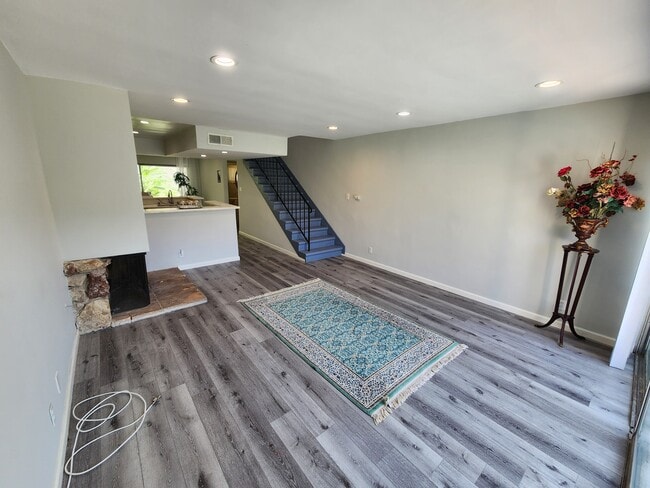 Building Photo - 12744 Moorpark St