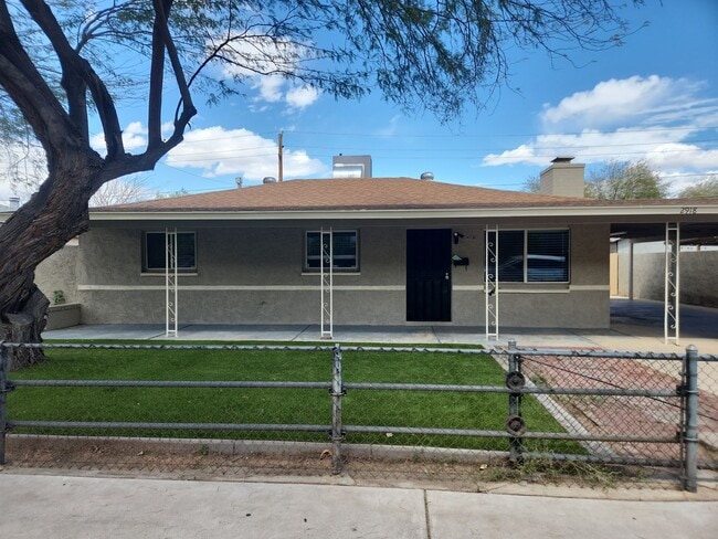 Coming Soon! 3 Bed, 1 Bath, Accross from GCU!! (Available on 06/15/26) - Coming Soon! 3 Bed, 1 Bath, Accross from GCU!! (Available on 06/15/26) House
