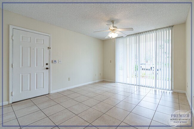 Building Photo - ***ENCLAVE***2 BEDROOM 1 BATH*** GREAT LOC...