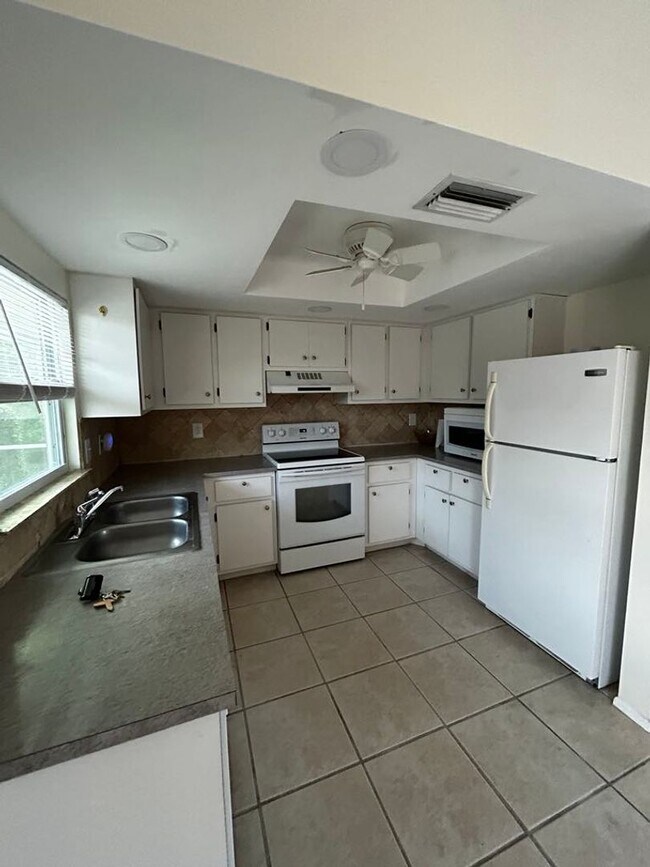 Building Photo - 3 Bedroom with large yard - Cape Coral