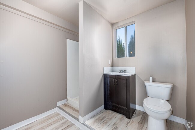 2 habitaciones, 1 baño - 515 pies cuadrados - Baño - 1819 Workman St