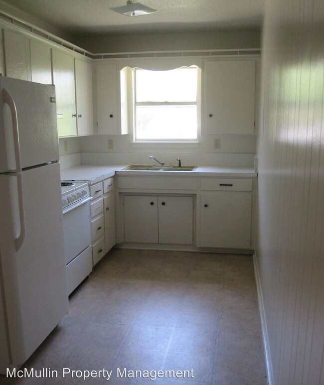 Building Photo - 303 E Avenue A