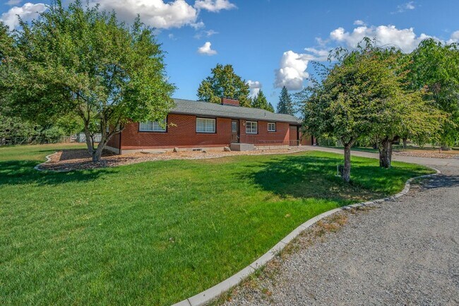 Building Photo - Fresh Remodel 5 bed 2.5 Bath by Avondale G...