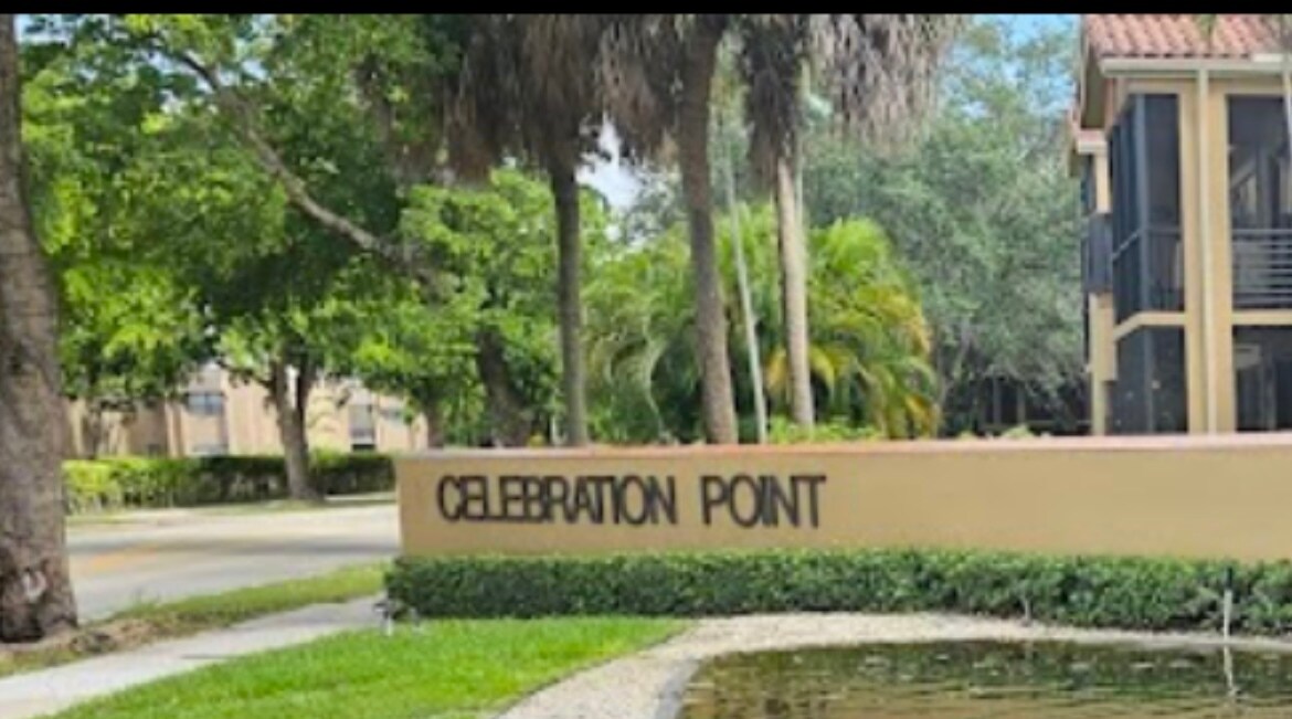 Foto principal - 15485 Miami Lakeway N