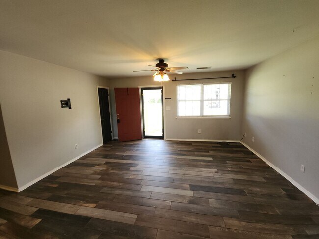 Foto del edificio - 100 Pebble Branch Ln