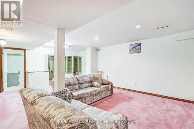 Building Photo - 161 Heale Ave