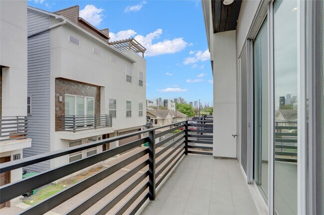 Foto del edificio - 1716 Rosewood St