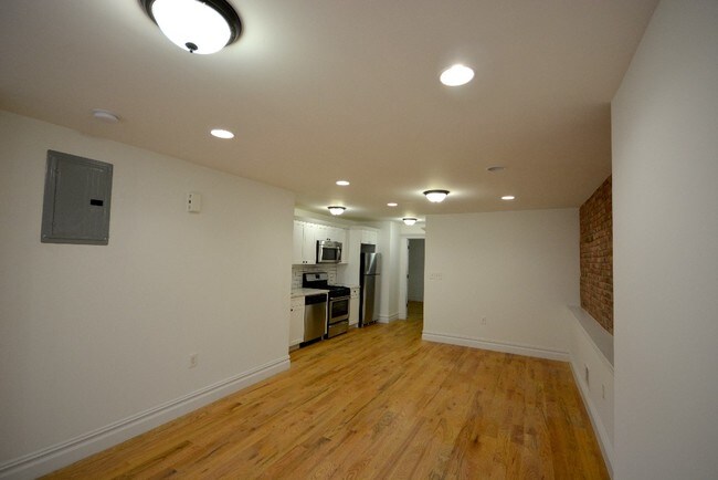 Foto del edificio - 696 Lexington Ave