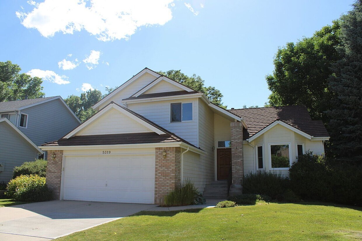 Foto principal - Traditional Elegance with Room to Grow in ...
