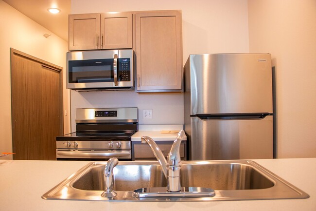 Building Photo - Studio Apartment! South Side Eau Claire