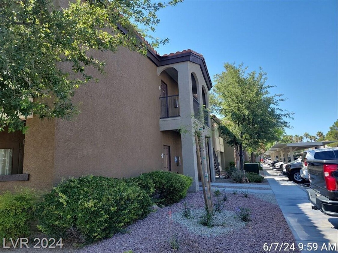 Primary Photo - LOCATED ON THE SOUTH END OF THE STRIP!!