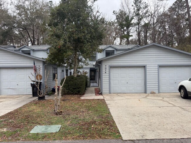 Foto del edificio - 3 Bedroom Backing up to San Felasco Hammock