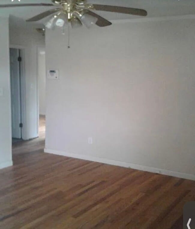 Building Photo - Cozy Home