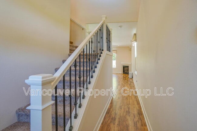 Building Photo - 2301 NE 125th Way