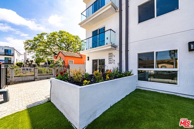 Building Photo - 2055 S Garth Ave