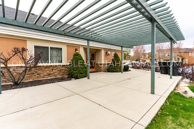 Building Photo - 211 Greenfield Cir