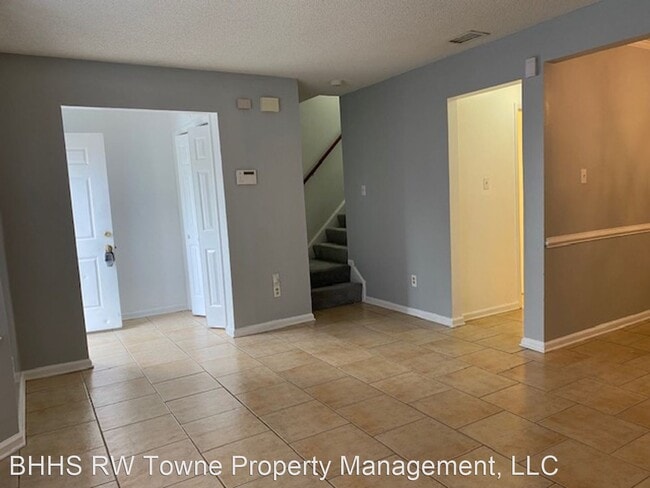 Building Photo - 3 br, 2.5 bath House - 721 Crystal Springs...