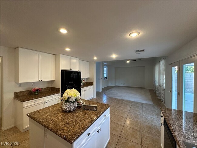 Foto del edificio - 7615 Ironwood Knoll Ave