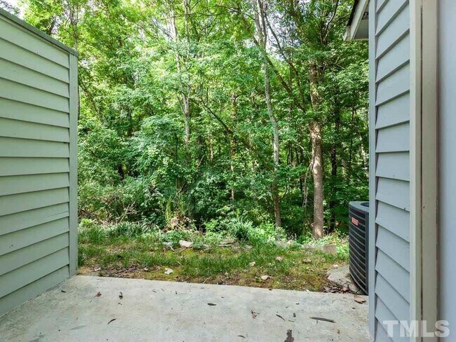 Rear view - 126 Marlowe Ct