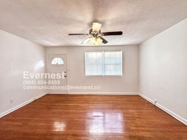 Foto del edificio - 2527 Blueberry Ln