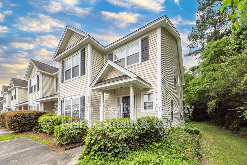 Foto principal - 2457 Scholar Ln