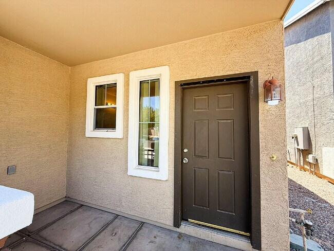 Foto del edificio - Freshly Updated 3-Bed, 2.5-Bath Home with ...